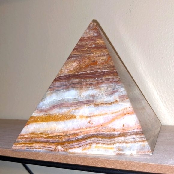 Banded Onyx Pyramid From Iran 5.75" Tall & Over 2 lbs​ - Picture 3 of 15